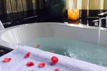 深圳罗湖区水疗池中的失重冥想：当身体学会漂浮